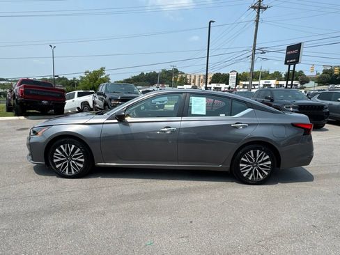 Used 2025 Nissan Altima 2.5 SV FWD image 4