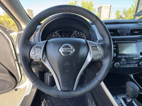 Used 2014 Nissan Altima 2.5 SV w/ Convenience Package image 22