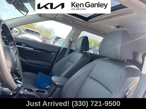 Certified 2024 Kia Seltos EX AWD/4WD image 11