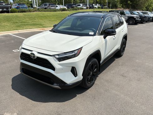 Used 2022 Toyota RAV4 XSE AWD/4WD image 5