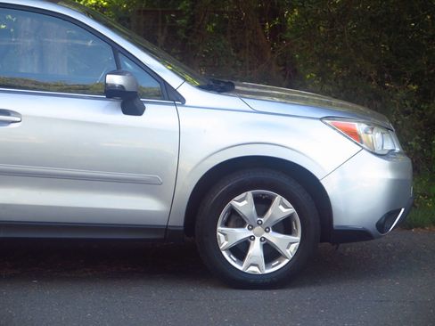 Used 2014 Subaru Forester 2.5i Touring AWD/4WD image 28