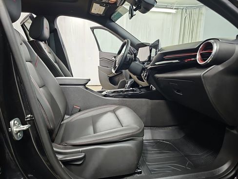 Certified 2025 Chevrolet Trax RS w/ Sunroof Package image 13