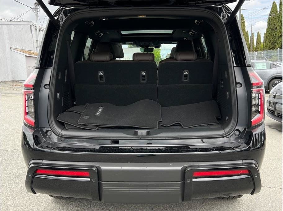 Used 2025 Nissan Armada Platinum AWD/4WD image 5