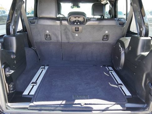 Used 2021 Jeep Wrangler Unlimited Rubicon w/ Xtreme Recon 35" Tire Package AWD/4WD image 17