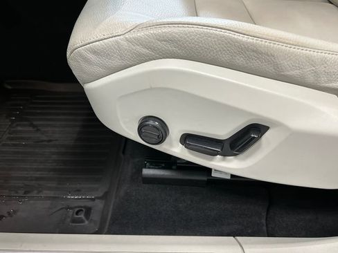 Certified 2023 Volvo XC60 B5 Plus w/ Climate Package image 11