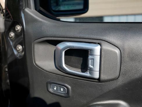 Used 2018 Jeep Wrangler Unlimited Rubicon AWD/4WD image 32