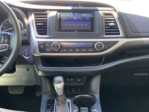 Used 2019 Toyota Highlander SE AWD/4WD image 34