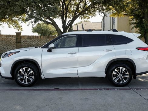 Used 2022 Toyota Highlander XLE image 21