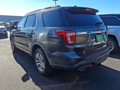 Used 2018 Ford Explorer XLT image 8