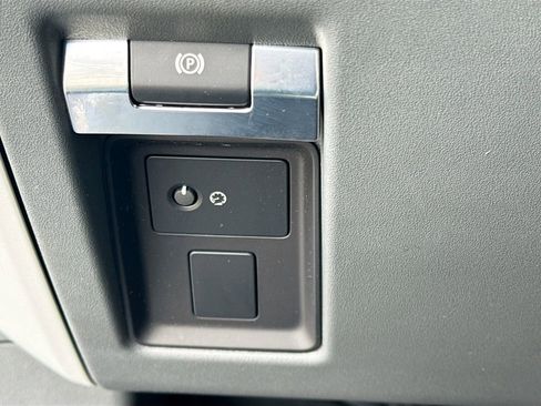 Used 2023 Land Rover Defender 90 X-Dynamic SE image 11