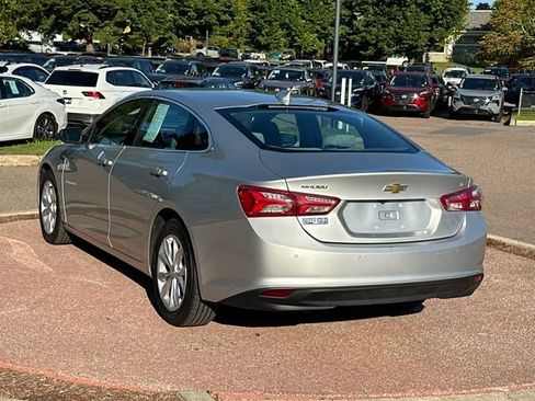 Used 2019 Chevrolet Malibu LT w/ Driver Confidence Package image 3