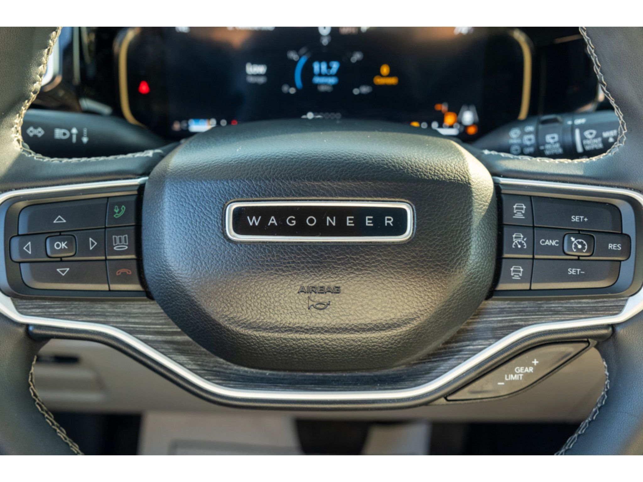 Used 2023 Jeep Wagoneer Series II w/ Convenience Group I AWD/4WD image 18