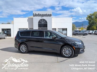 New 2026 Chrysler Pacifica Select