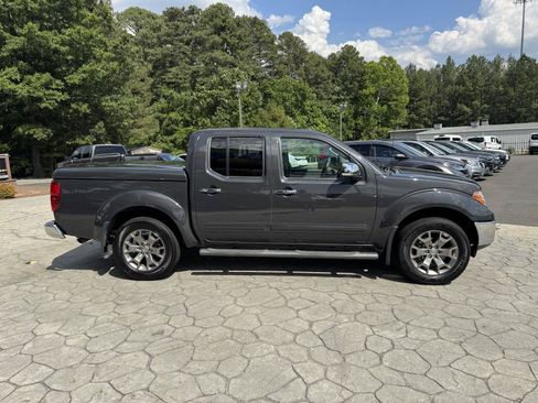 Used 2015 Nissan Frontier SL AWD/4WD image 17