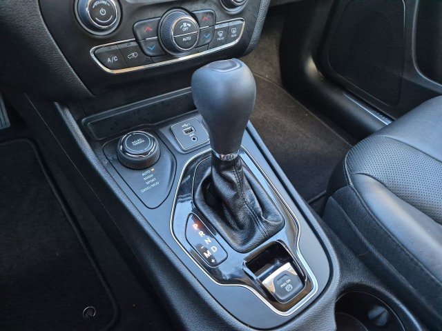 Used 2020 Jeep Cherokee Limited AWD/4WD image 20