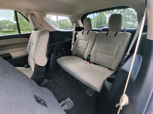 Used 2020 Ford Explorer XLT RWD image 14