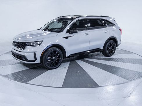 Used 2022 Kia Sorento SX image 3