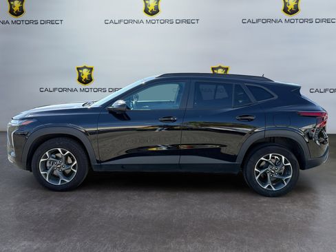 Used 2024 Chevrolet Trax LT w/ Driver Confidence Package FWD image 2