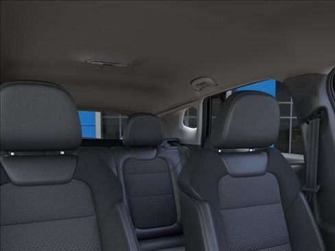 New 2026 Chevrolet Trax LT w/ LT Convenience Package FWD image 24