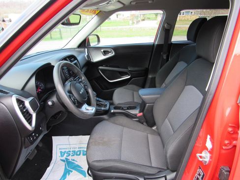 Used 2022 Kia Soul LX w/ Technology Package image 4