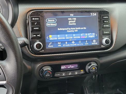 Used 2022 Nissan Kicks SV image 9