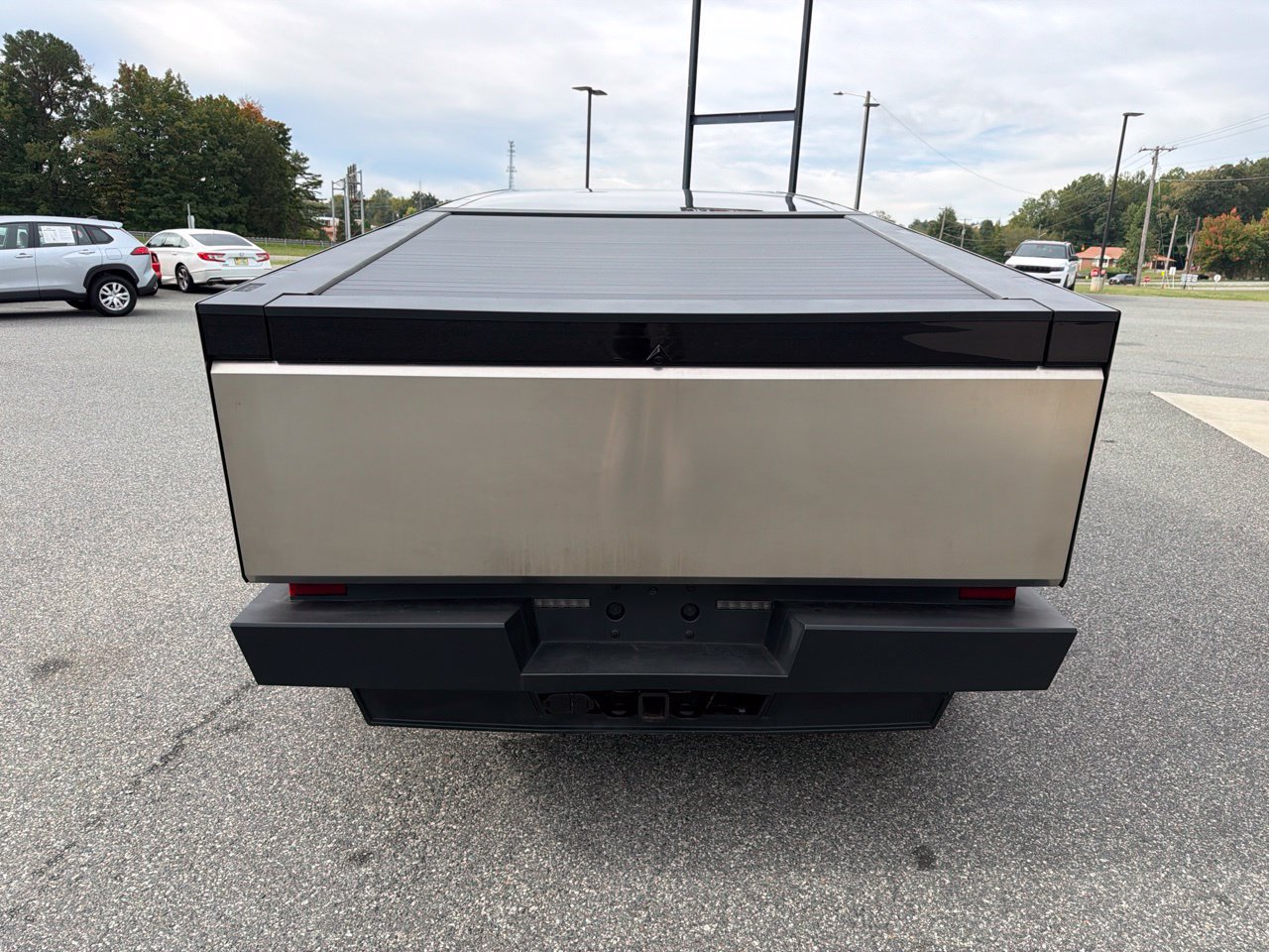 Used 2024 Tesla Cybertruck AWD Crew Cab image 6
