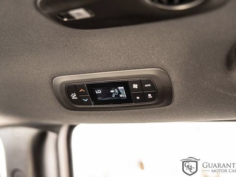 Used 2022 Chrysler Pacifica Touring-L w/ S Appearance Package FWD image 33