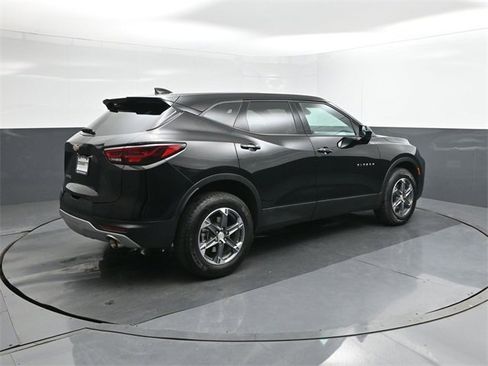 Used 2025 Chevrolet Blazer LT image 11