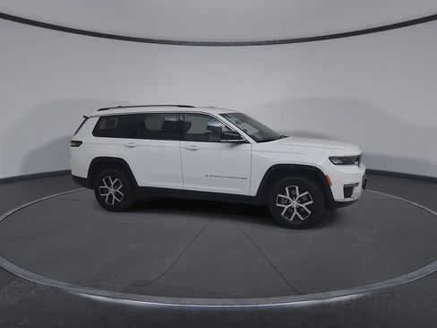 Used 2023 Jeep Grand Cherokee L Limited w/ Trailer Tow Group (B) AWD/4WD image 19