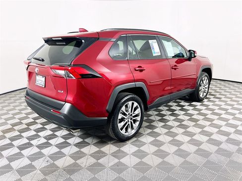 Used 2023 Toyota RAV4 XLE Premium image 7