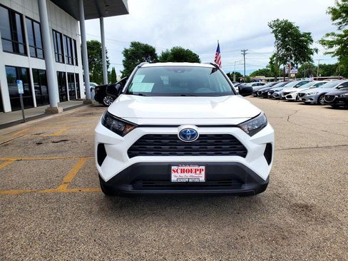 Used 2021 Toyota RAV4 LE AWD/4WD image 2