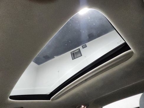 Used 2021 Genesis G90 3.3T Premium image 2