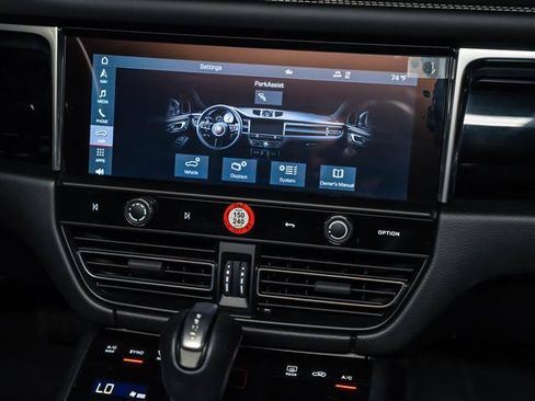 Certified 2026 Porsche Macan AWD/4WD image 28