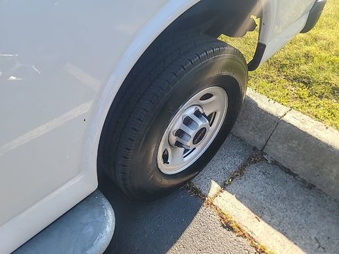 Used 2024 GMC Savana 2500 w/ Driver Convenience Package image 7