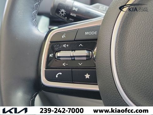 Used 2024 Kia Carnival LX FWD image 24