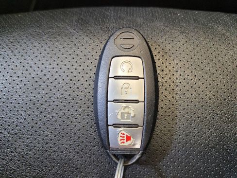 Used 2020 Nissan Rogue Sport SL FWD image 32