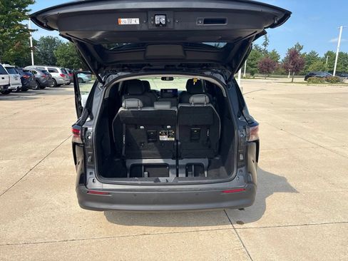 Used 2026 Toyota Sienna XLE FWD image 27