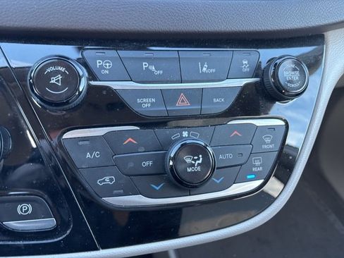 Certified 2017 Chrysler Pacifica Touring-L Plus w/ Advanced Safetytec Group image 17