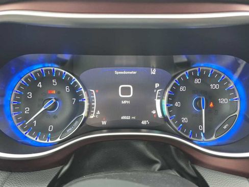 Used 2017 Chrysler Pacifica Limited w/ UConnect Theater Package image 7