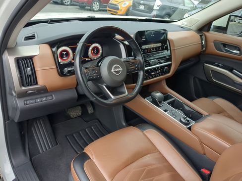 Used 2022 Nissan Pathfinder Platinum w/ Cargo Package image 16