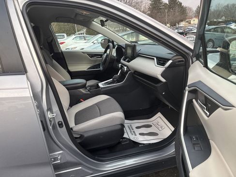 Used 2021 Toyota RAV4 XLE image 16