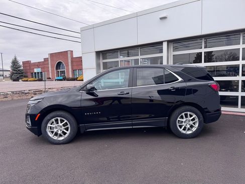 Used 2024 Chevrolet Equinox LT image 2