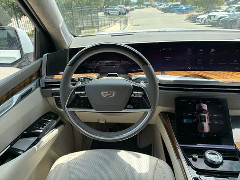 Certified 2026 Cadillac Escalade Platinum Sport w/ LPO, ONYX Package AWD/4WD image 32