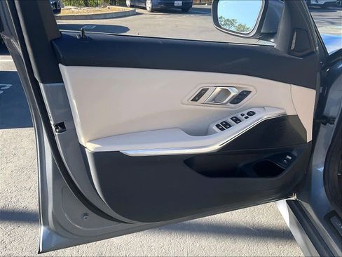 Certified 2025 BMW 330i Sedan w/ Convenience Package image 24