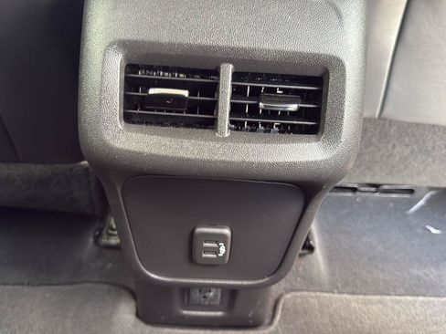 Used 2021 Chevrolet Equinox Premier FWD image 30