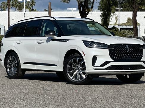 New 2026 Lincoln Aviator AWD image 2