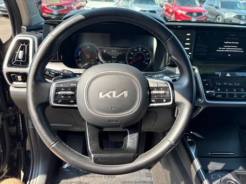 Used 2023 Kia Sorento EX AWD/4WD image 17