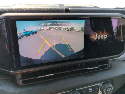 Used 2024 Jeep Wrangler Unlimited AWD/4WD image 15
