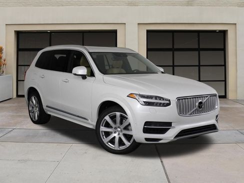 Used 2016 Volvo XC90 T8 Inscription w/ Vision Package AWD/4WD image 34