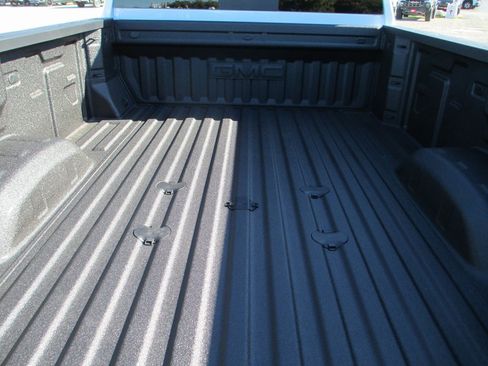 New 2026 GMC Sierra 3500 SLT w/ SLT Premium Package image 5